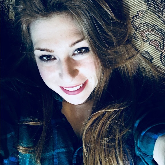 Meet your Posher, Erika - Picture 1 of 1